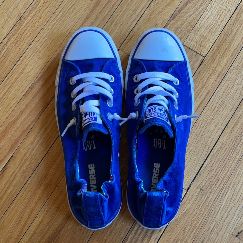 Women’s size 8 blue converse sneaker